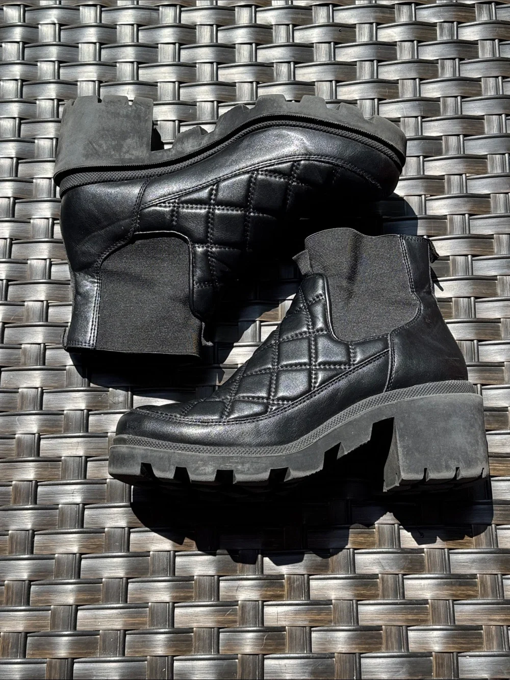 Steve Madden Adrian Quilted Chelsea Boots 8.5 Black Lug Soles